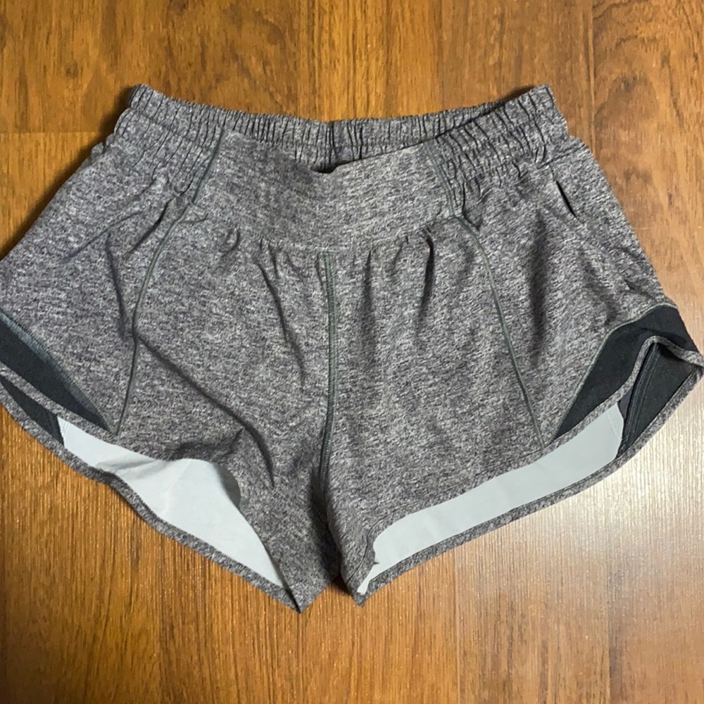 Lulu lemon hotty hot shorts 4” size 6